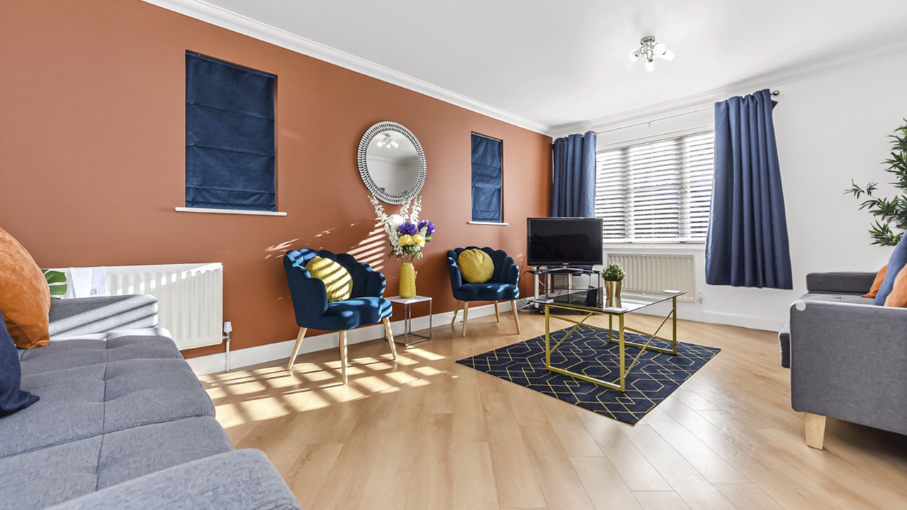 Photo of Livingroom in Horley