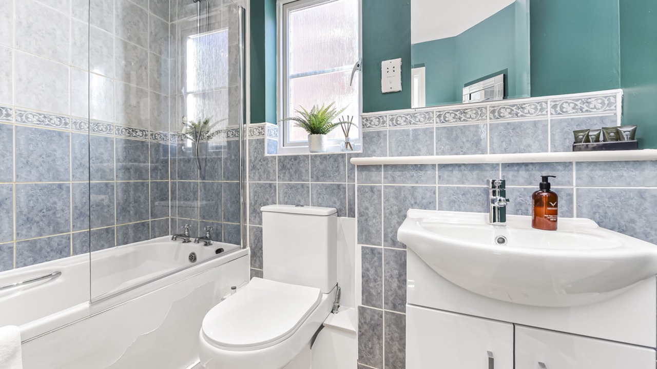 Photo of Bathroom in Horley