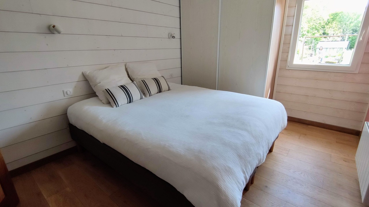 Photo of Bedroom in Ploneour-Lanvern