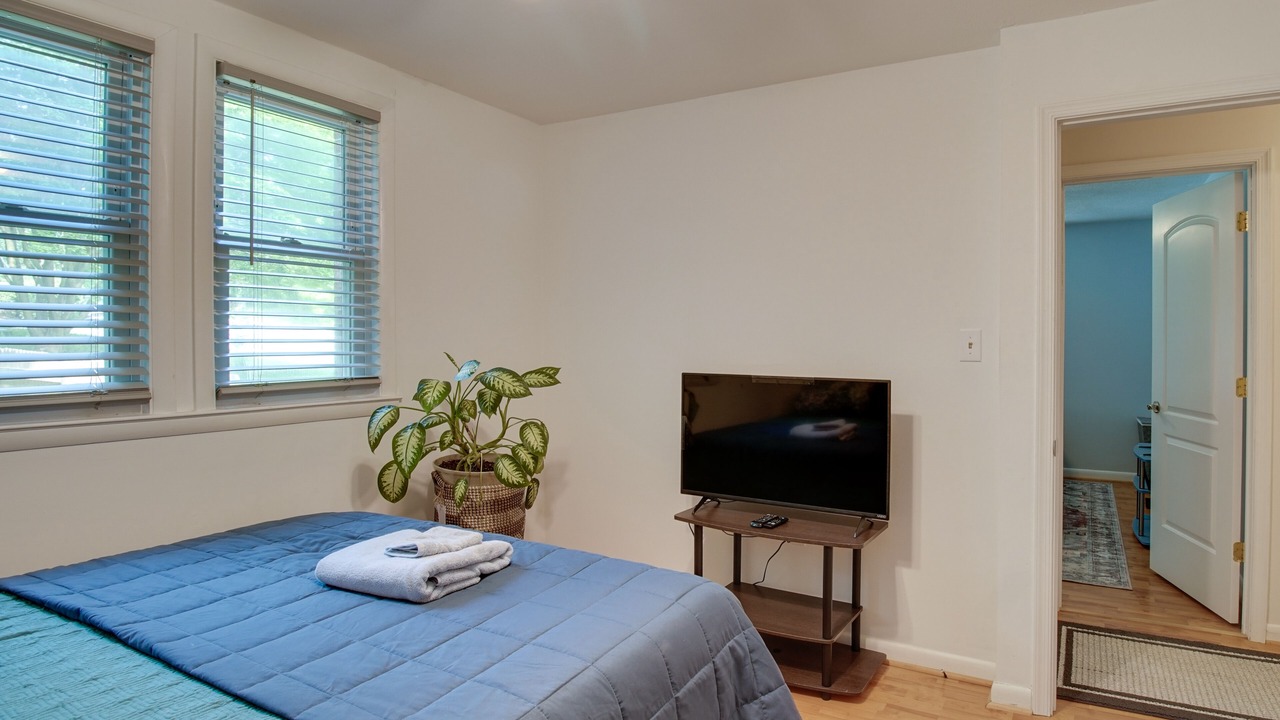 Photo of Bedroom in Calvert Beach-Long Beach
