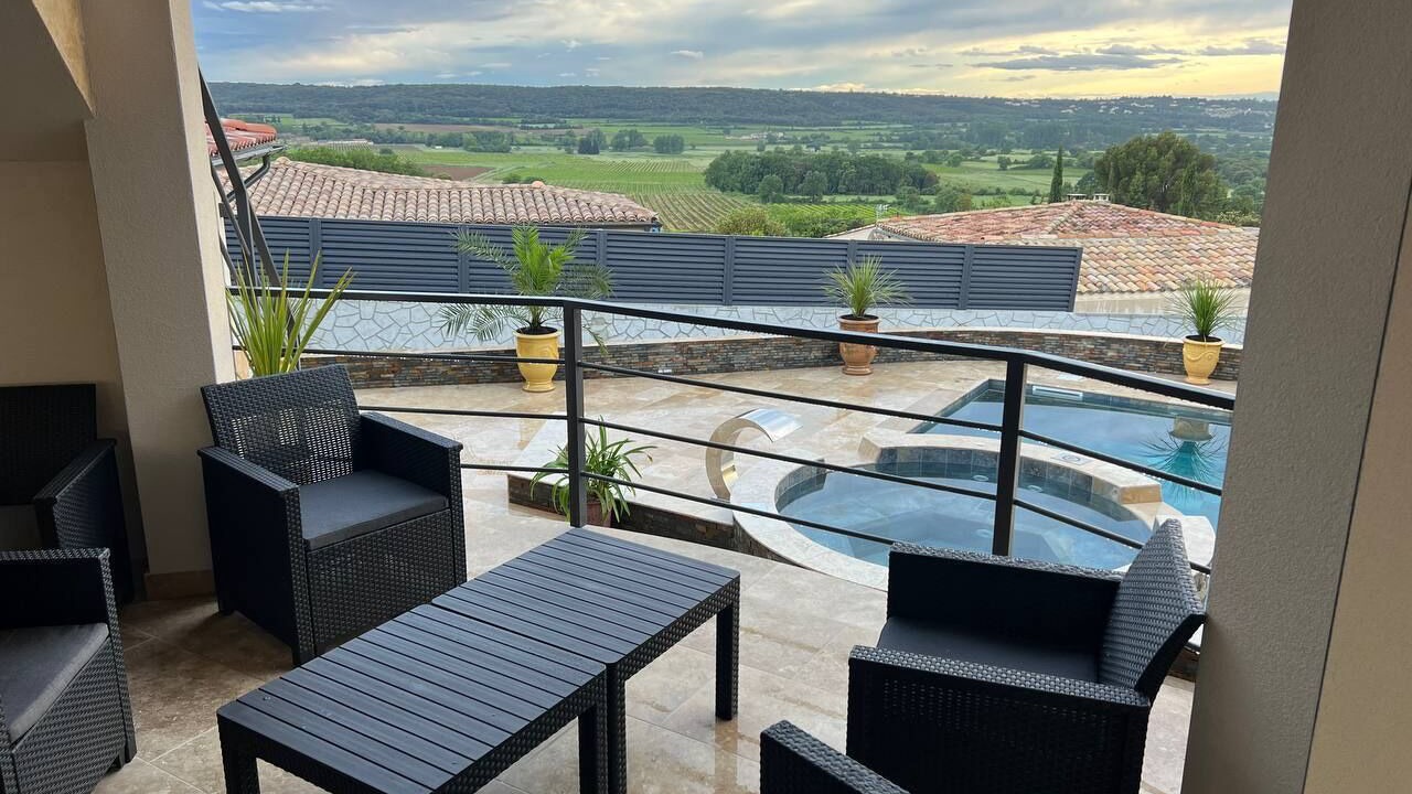 Photo of Patio Balcony in Saint-Hippolyte-de-Montaigu