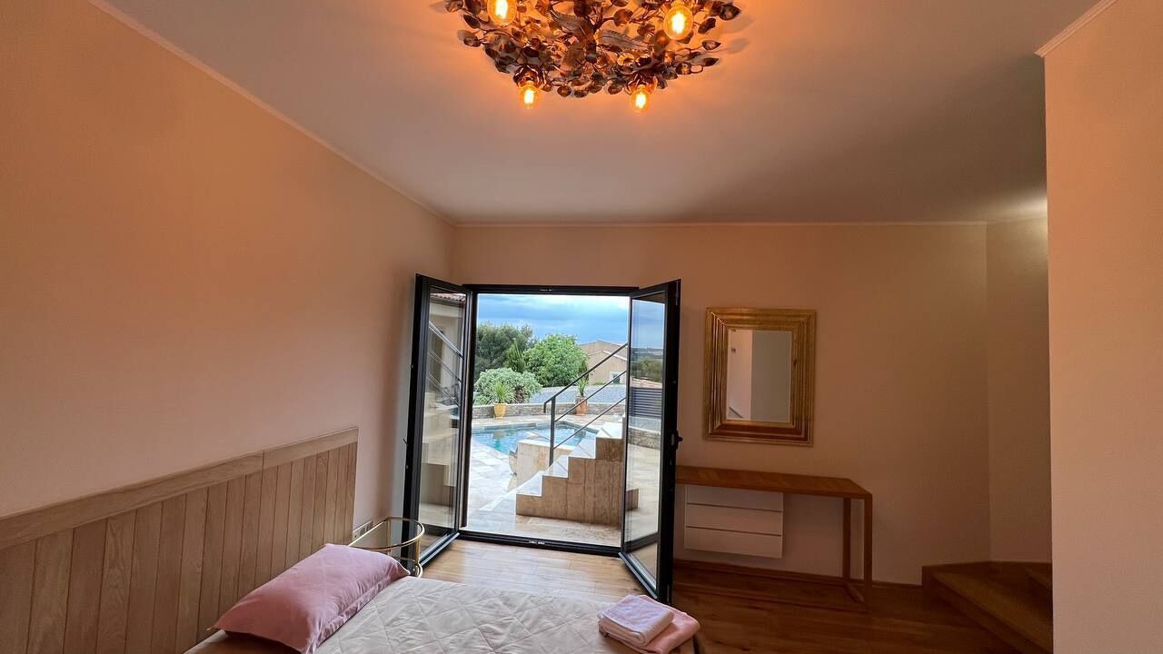 Photo of Bedroom in Saint-Hippolyte-de-Montaigu