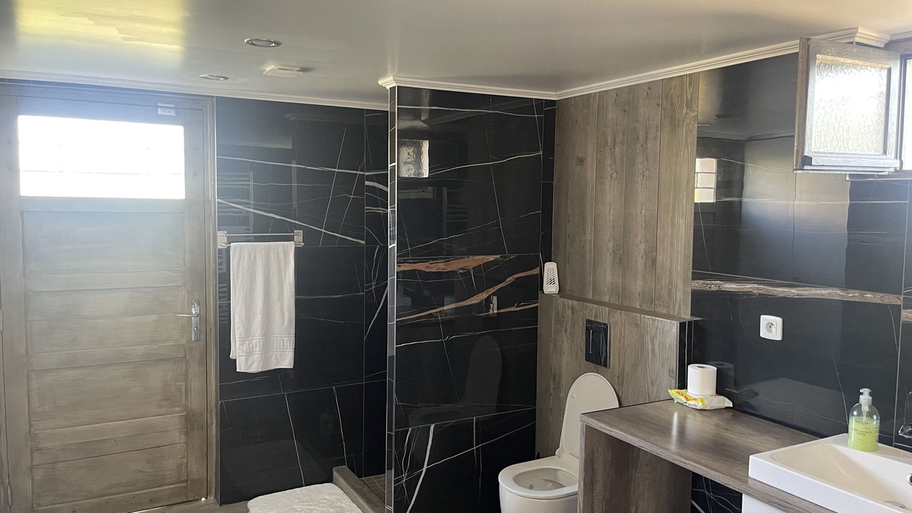 Photo of Bathroom in Lompnes