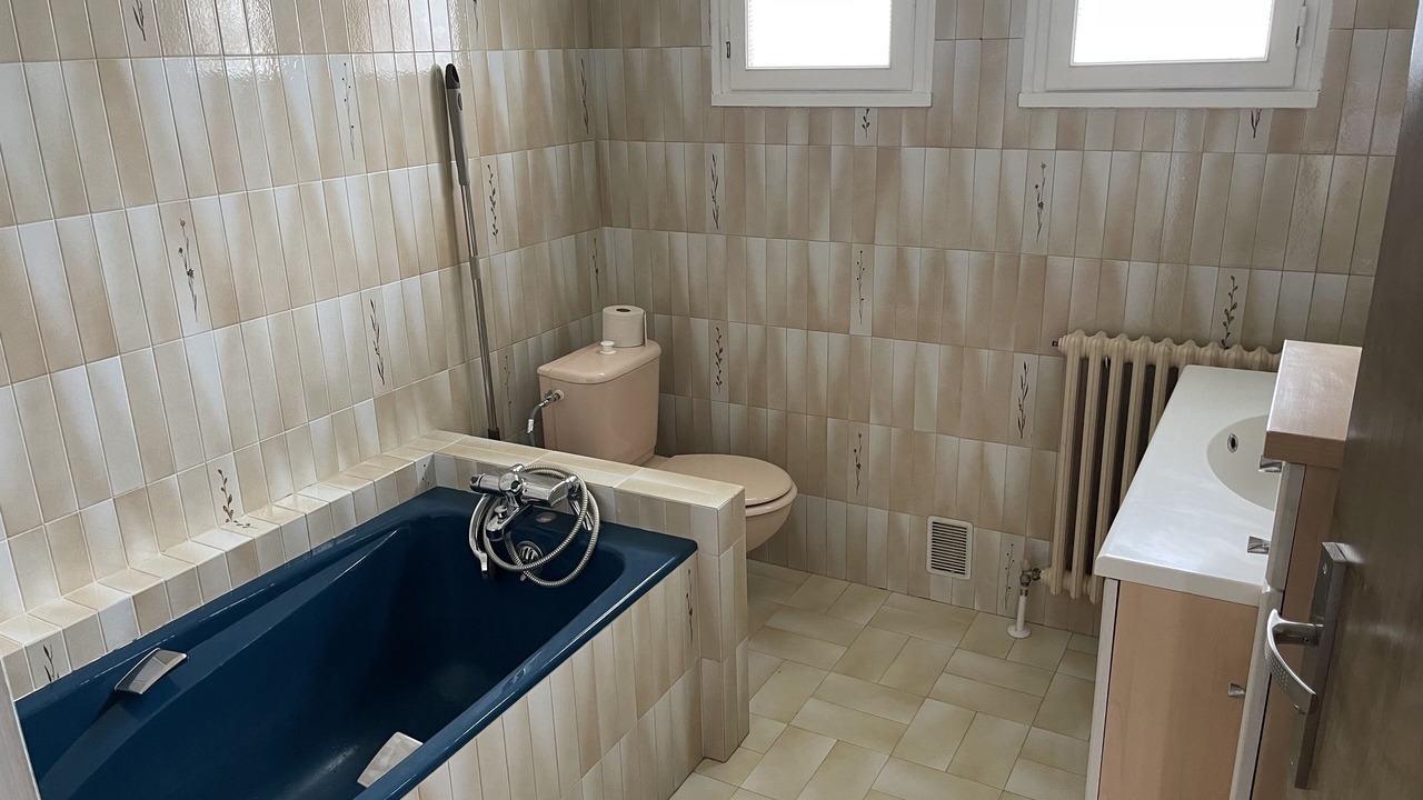 Photo of Bathroom in Lompnes