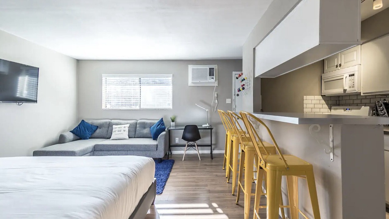 Photo of Bedroom in Neartown