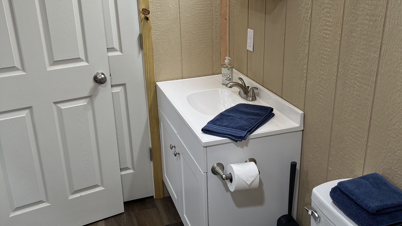 Photo of Bathroom in Commerce