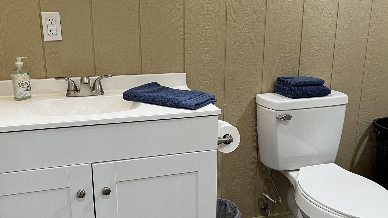 Photo of Bathroom in Commerce