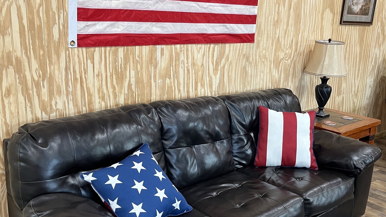 Photo of Livingroom in Commerce