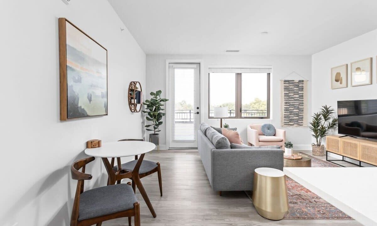 Photo of Livingroom in Meridian-Kessler