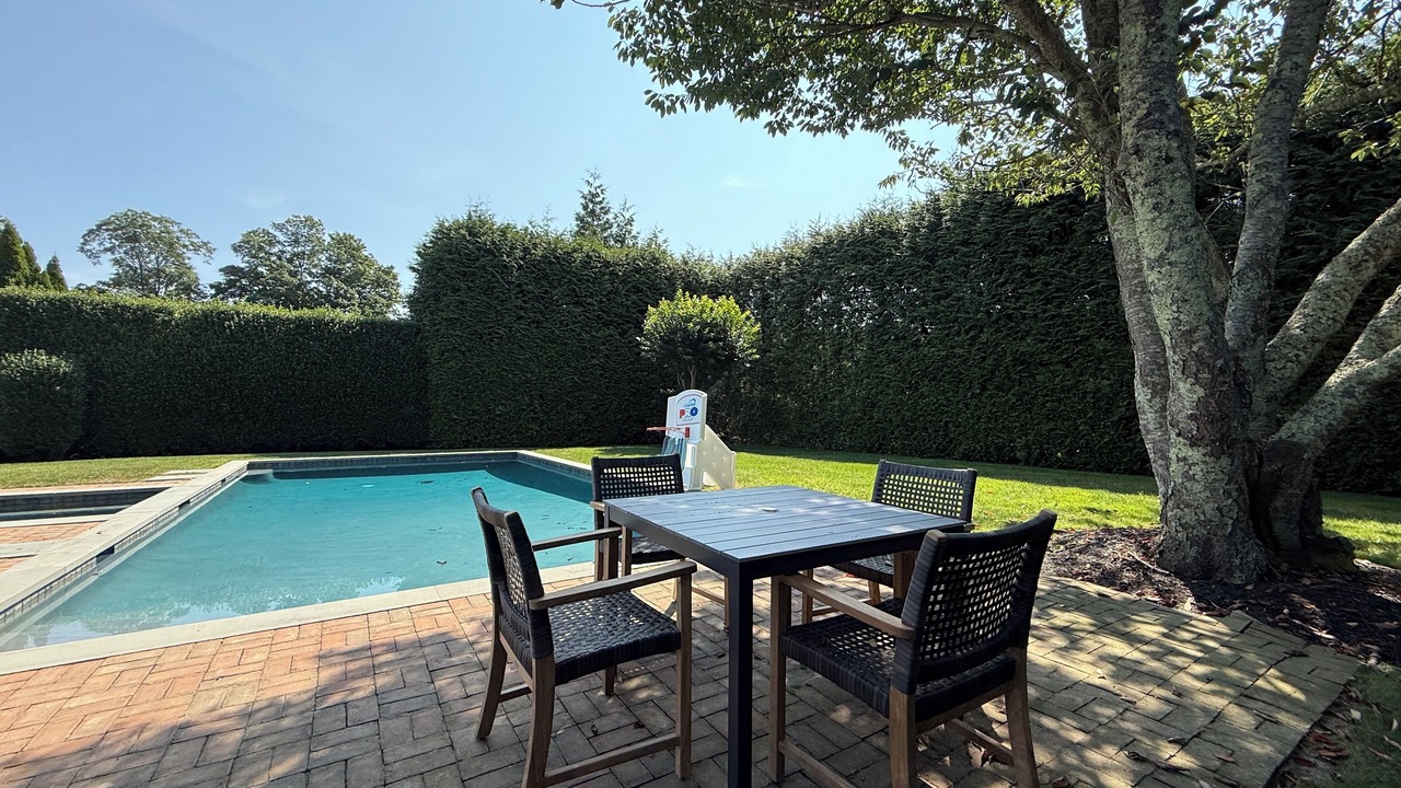 Photo of Outdoor in Village of Southampton