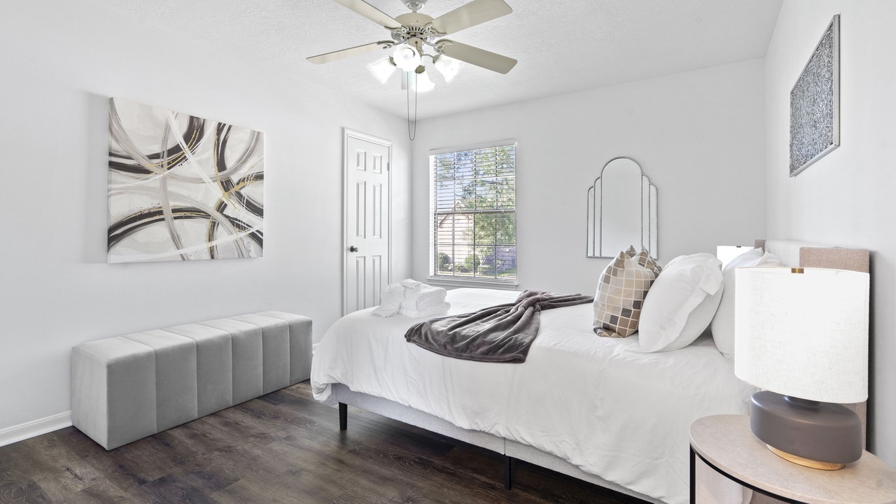 Photo of Bedroom in Clear Lake