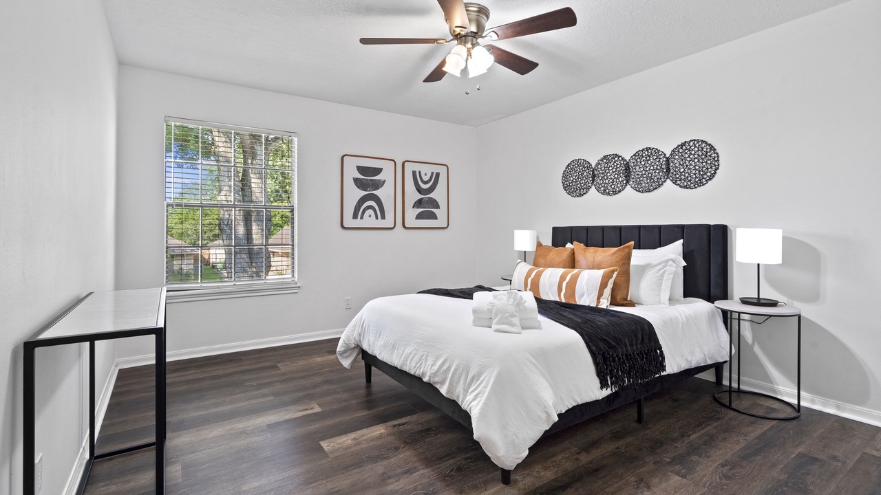 Photo of Bedroom in Clear Lake