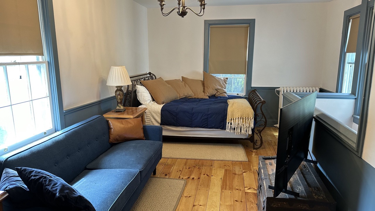 Photo of Livingroom in Saugerties