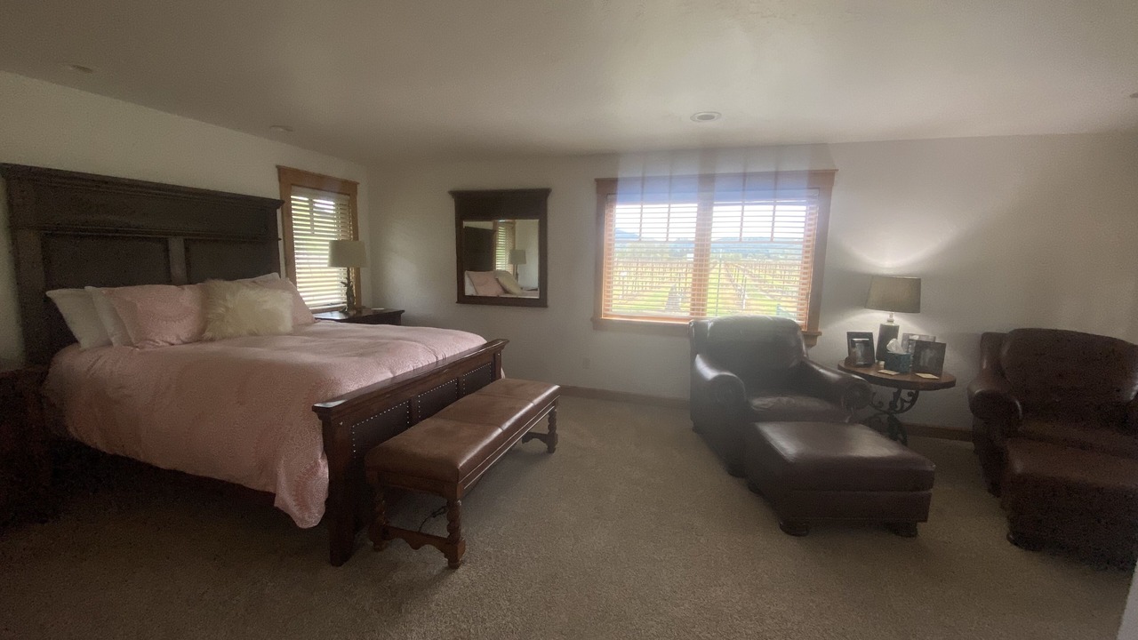 Photo of Bedroom in Roseburg
