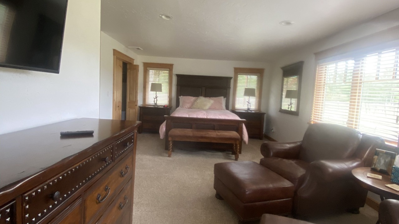 Photo of Bedroom in Roseburg