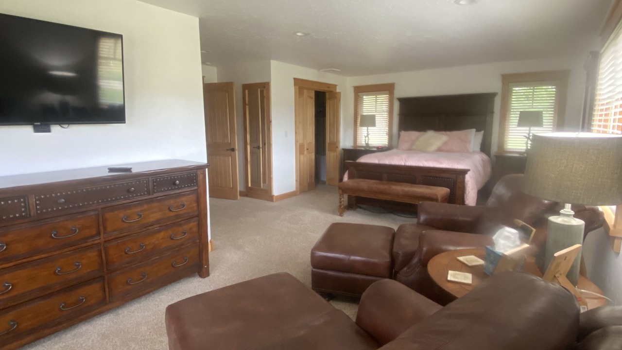 Photo of Bedroom in Roseburg