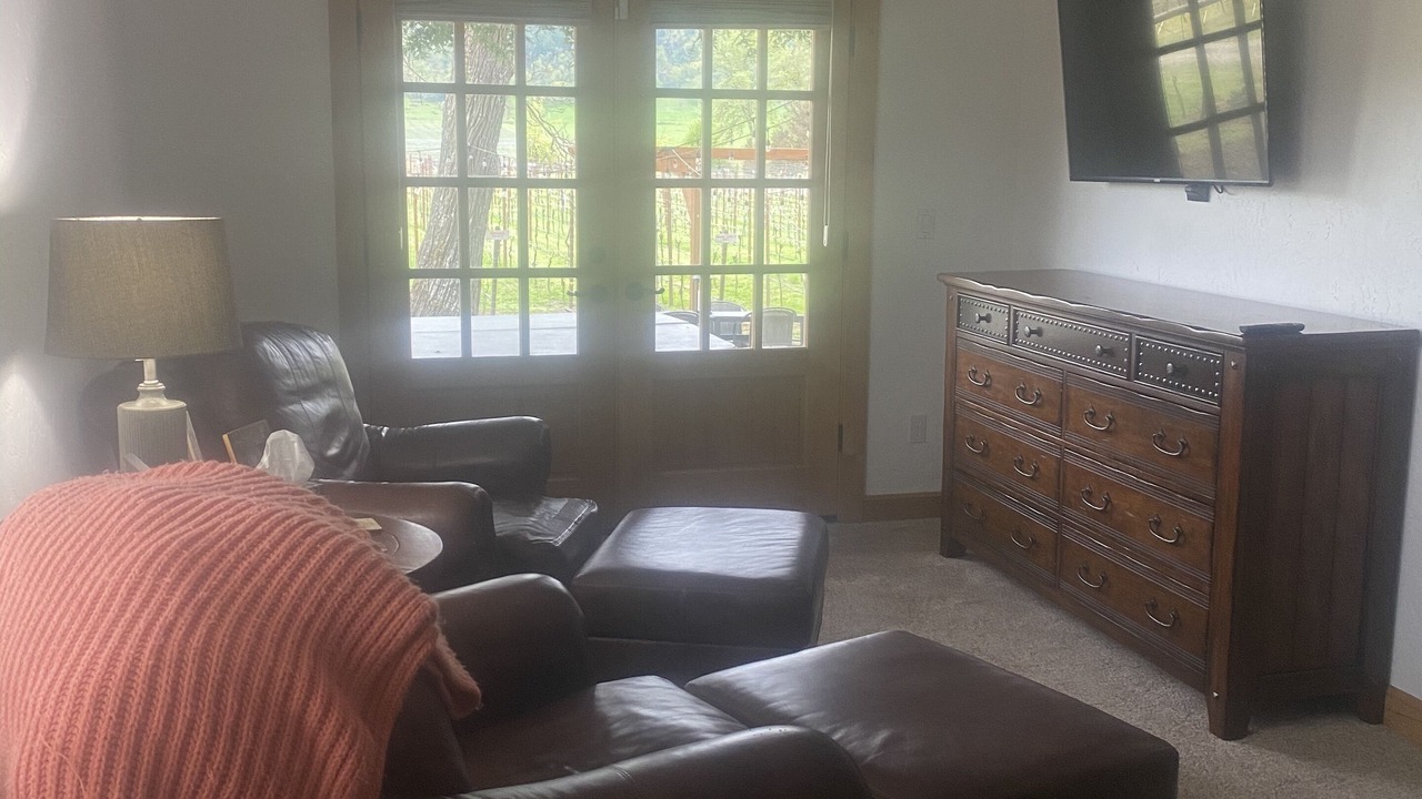 Photo of Livingroom in Roseburg