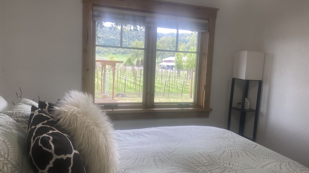 Photo of Bedroom in Roseburg