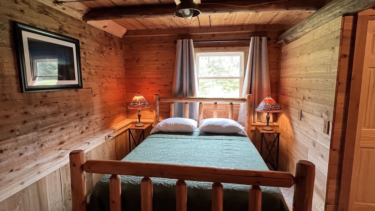 Photo of Bedroom in Munising