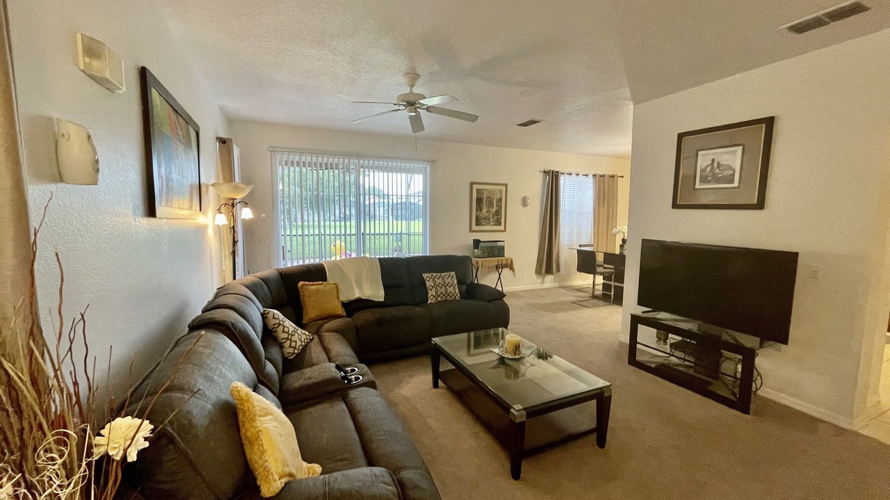 Photo of Livingroom in Sandy Ridge