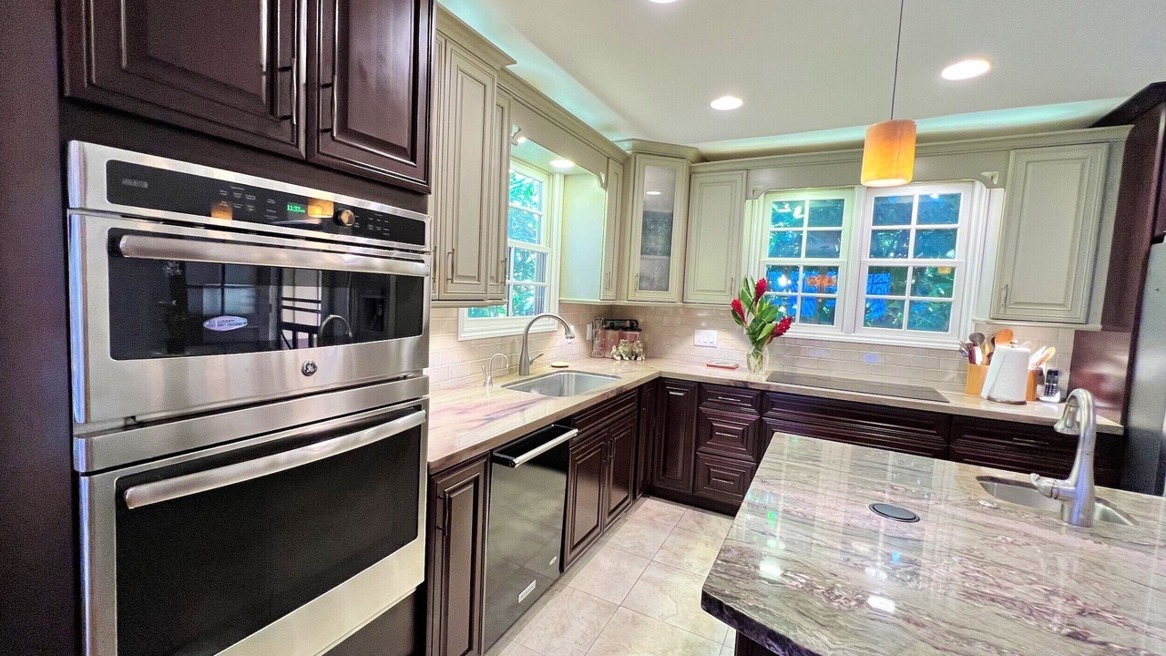 Photo of Kitchen in Maunaloa