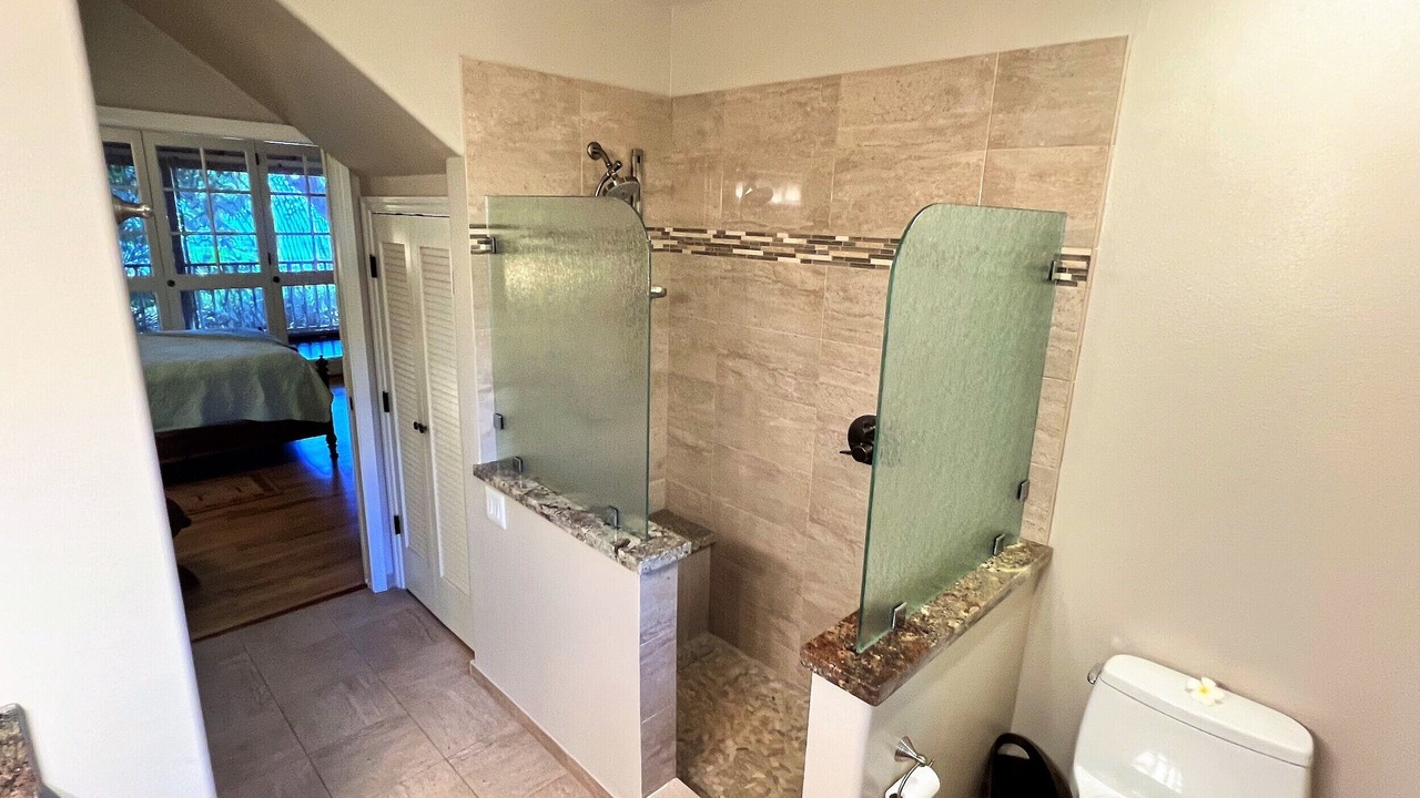 Photo of Bathroom in Maunaloa