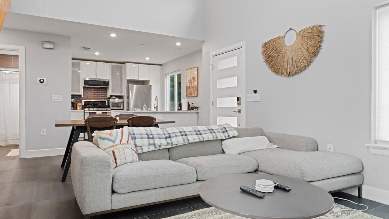 Photo of Livingroom in MLK