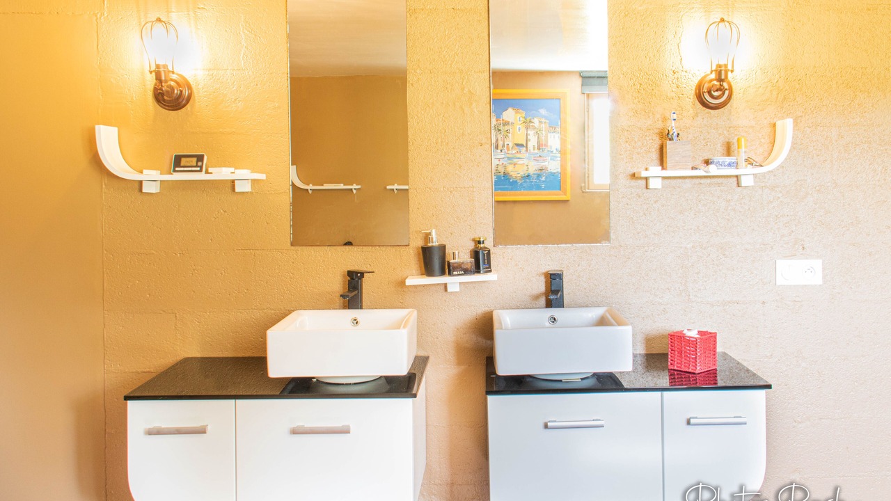 Photo of Bathroom in Saint-Meard-de-Gurcon