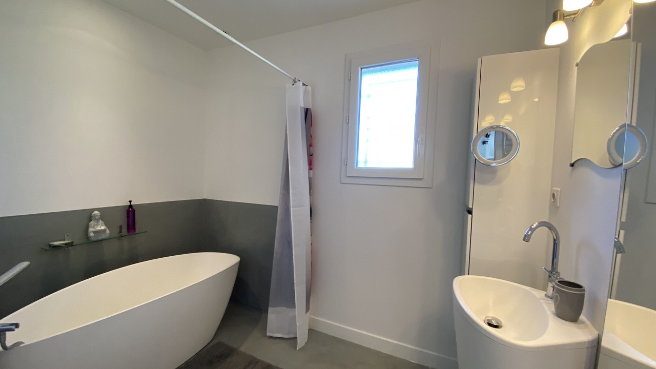 Photo of Bathroom in Boucoiran-et-Nozieres