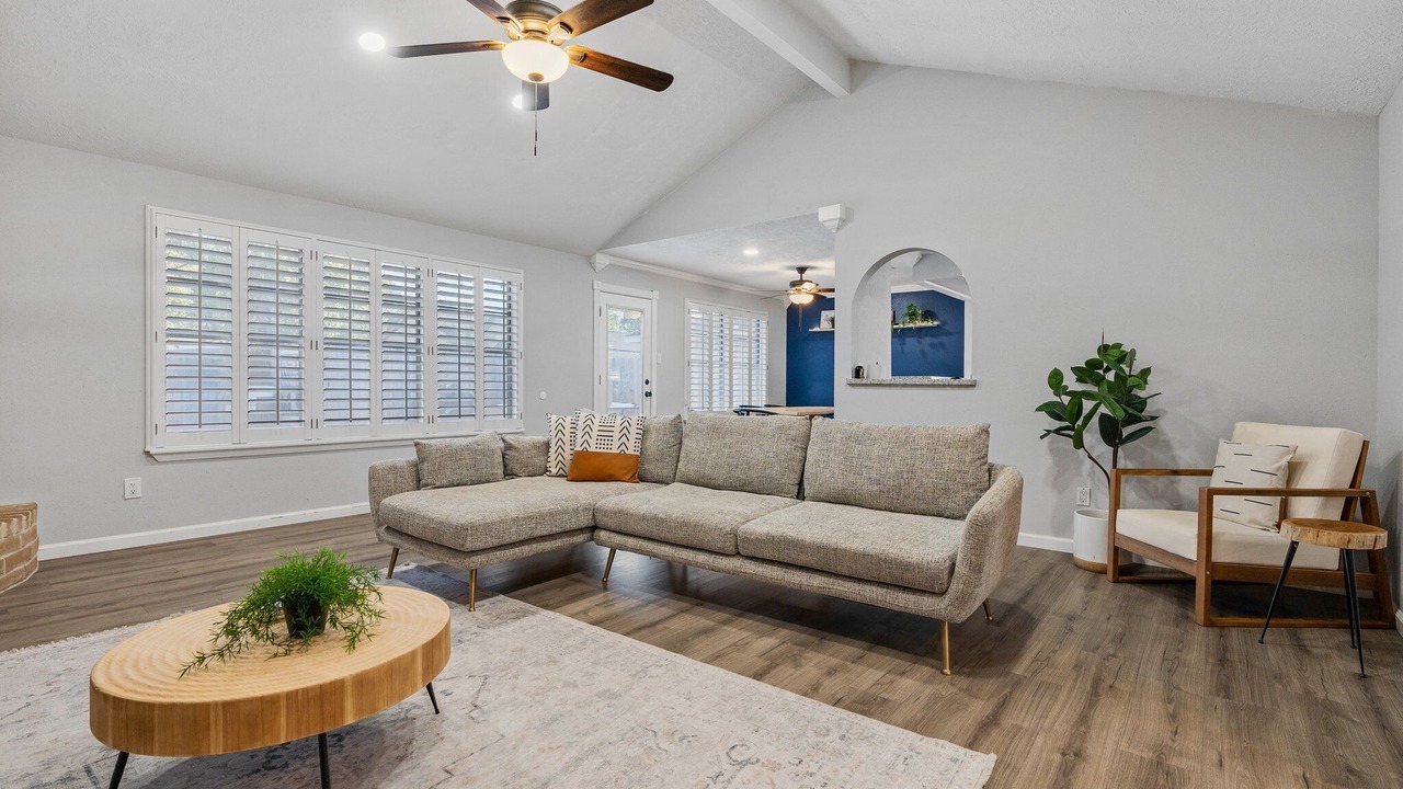 Photo of Livingroom in Spring