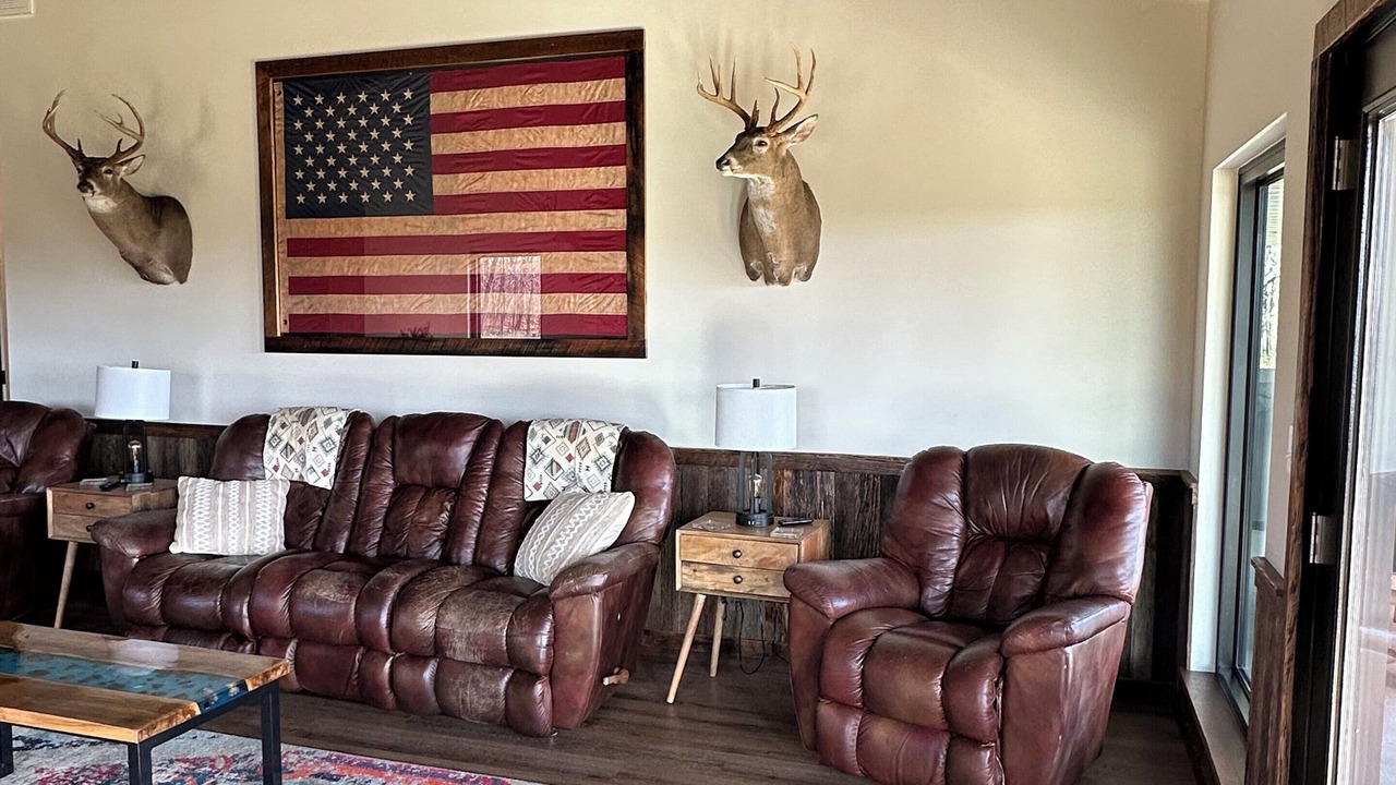 Photo of Livingroom in Cave-in-Rock