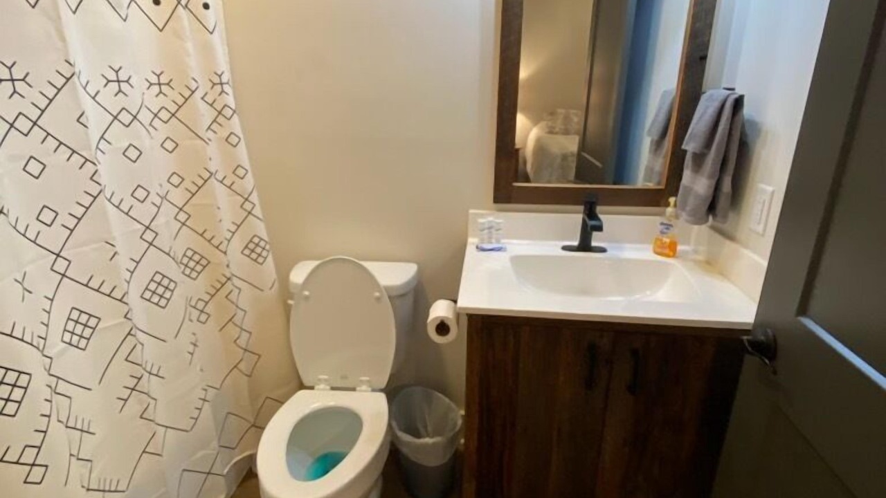 Photo of Bathroom in Cave-in-Rock