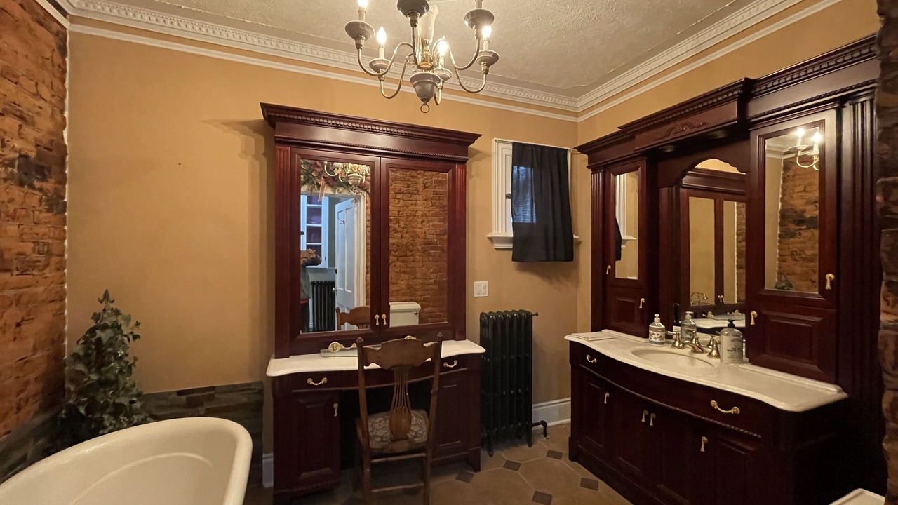 Photo of Bathroom in Niagara Falls