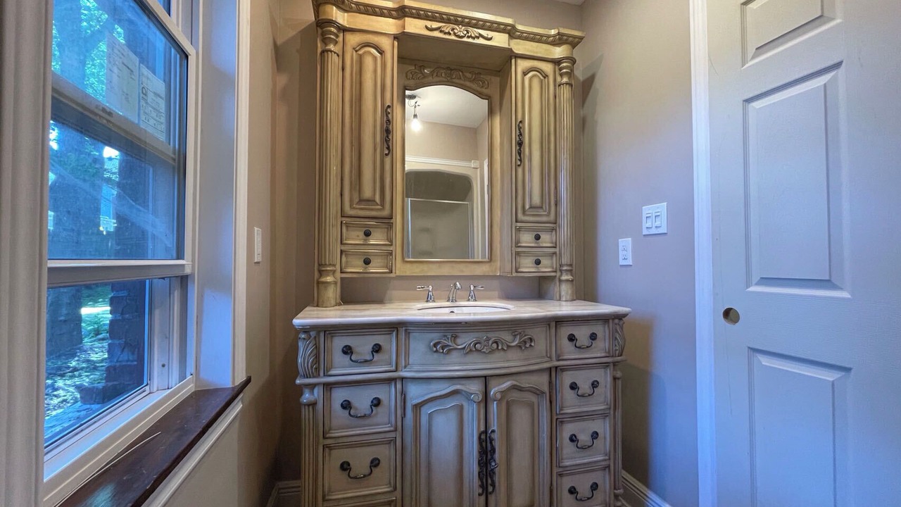 Photo of Bathroom in Downtown Niagara Falls