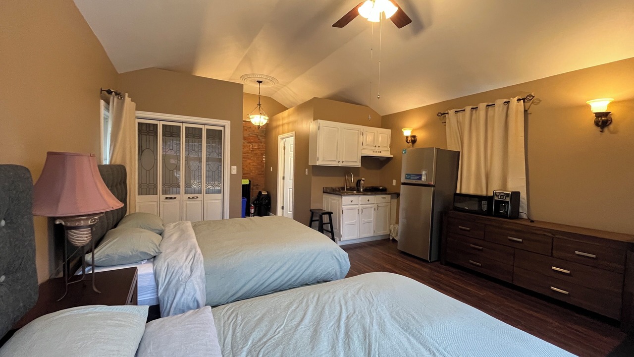 Photo of Bedroom in Downtown Niagara Falls