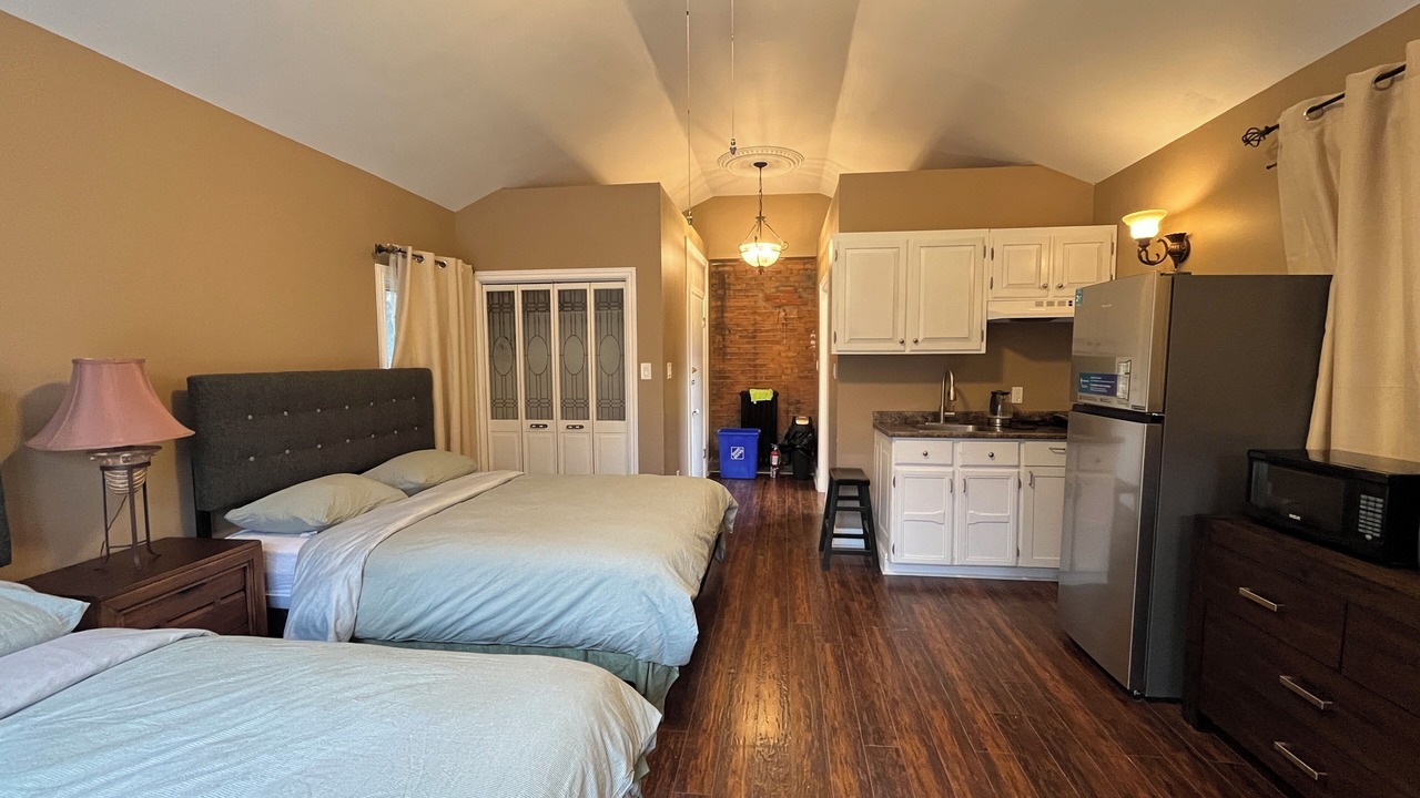 Photo of Bedroom in Downtown Niagara Falls