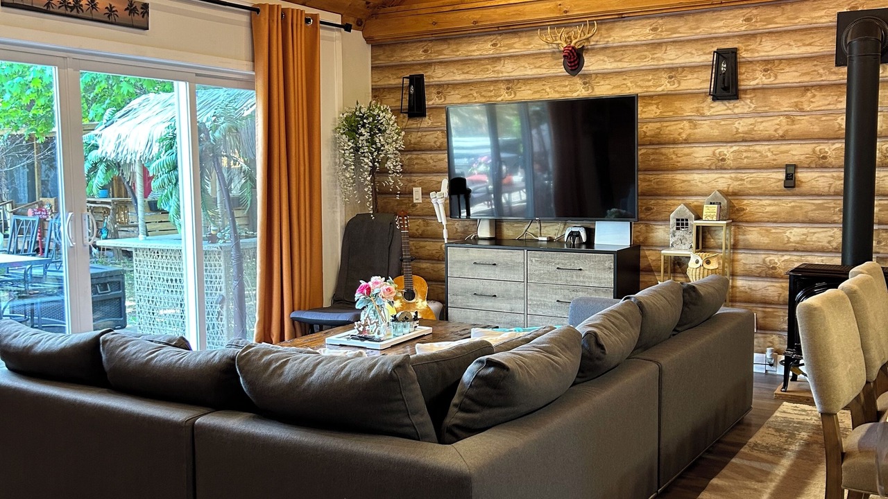 Photo of Livingroom in Alcona