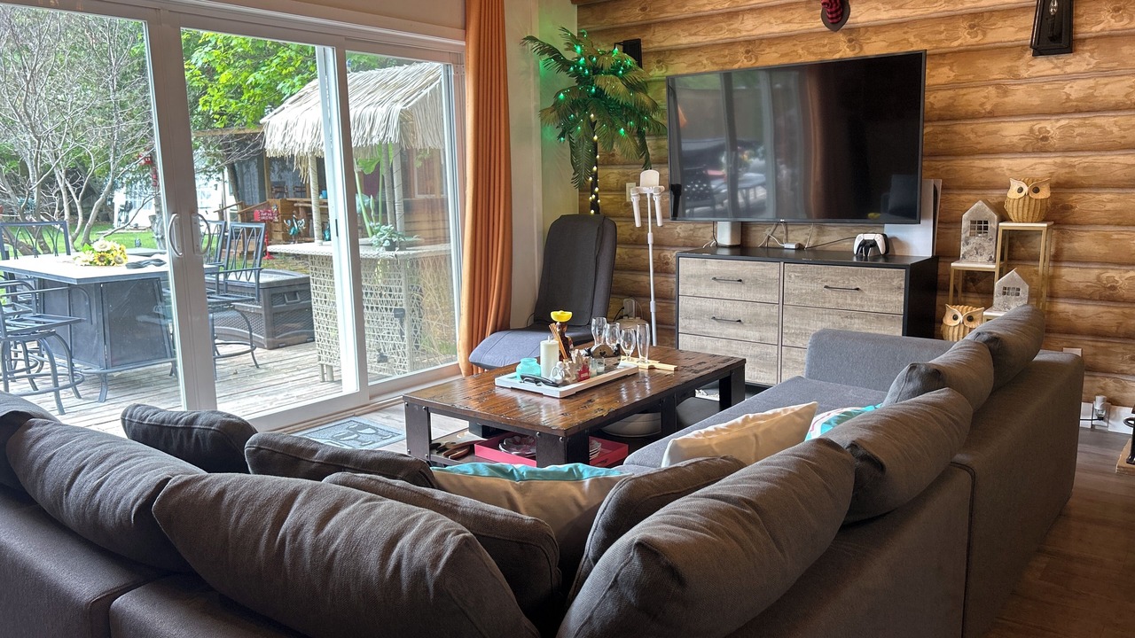 Photo of Livingroom in Alcona