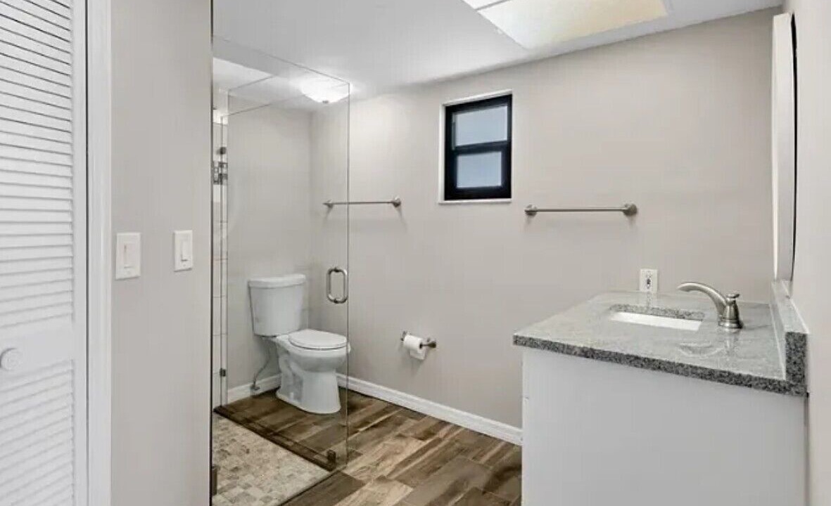 Photo of Bathroom in Caloosahatchee