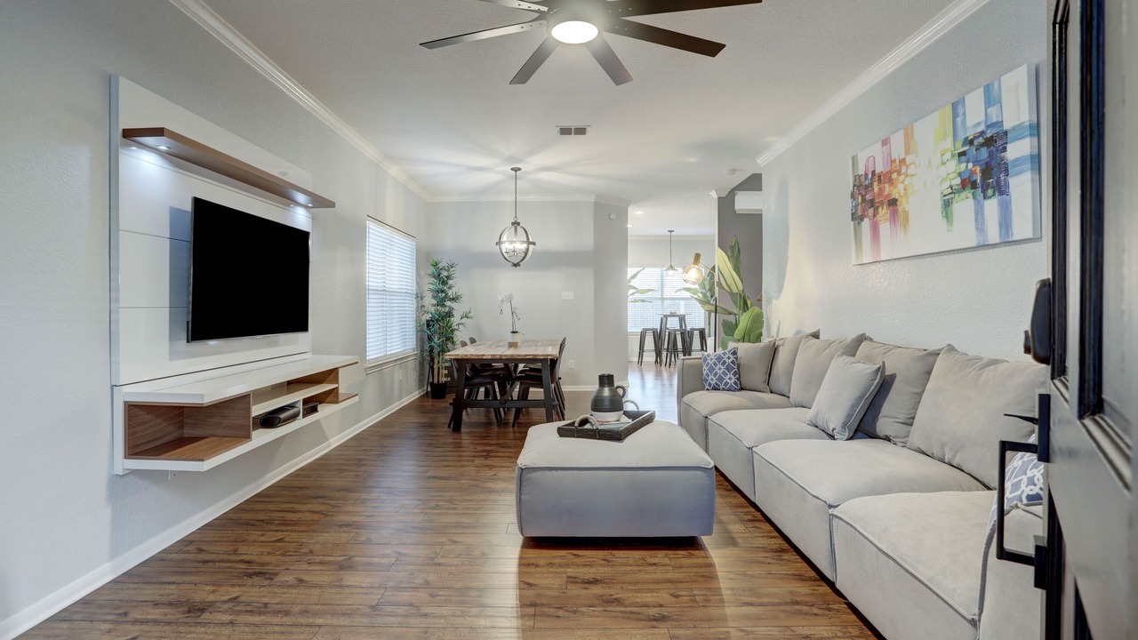 Photo of Livingroom in Chandler Creek