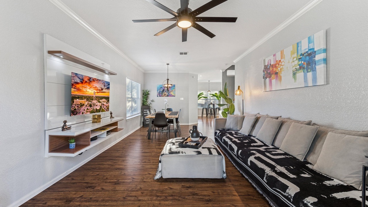 Photo of Livingroom in Chandler Creek