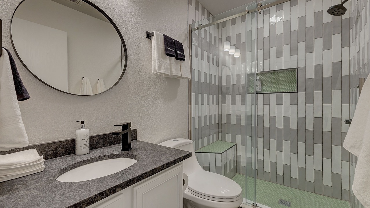 Photo of Bathroom in Central Arlington