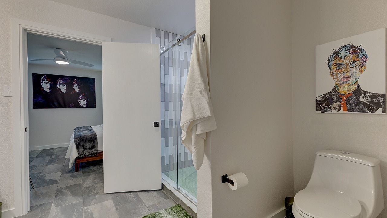 Photo of Bathroom in Central Arlington