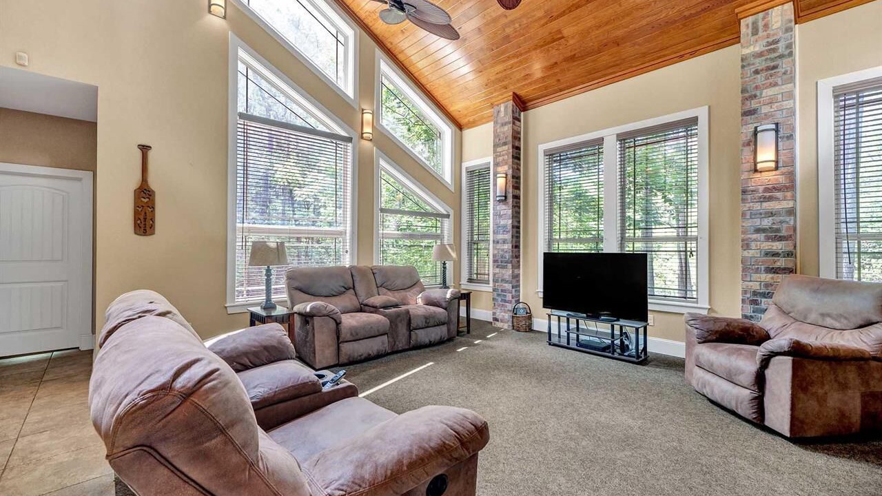 Photo of Livingroom in Flint