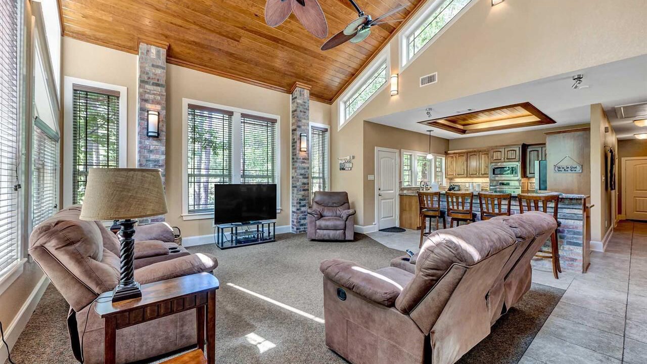 Photo of Livingroom in Flint