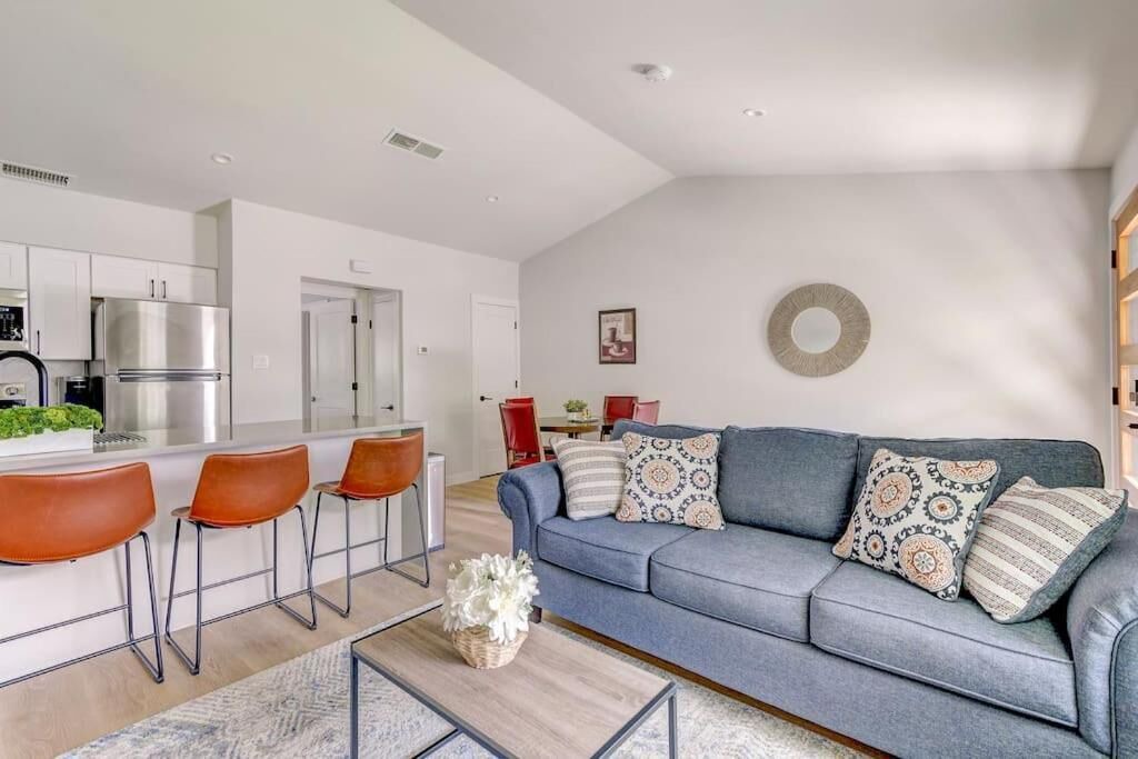 Photo of Livingroom in Barton Hills