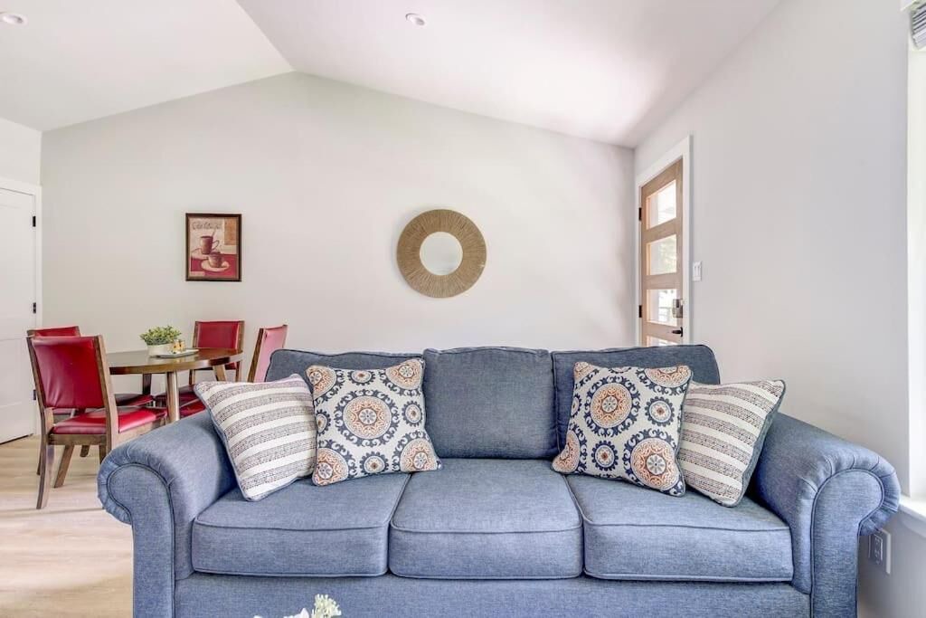 Photo of Livingroom in Barton Hills