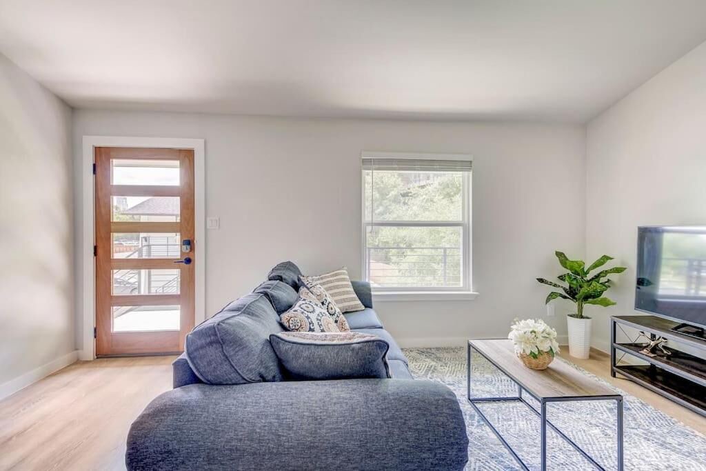 Photo of Livingroom in Barton Hills