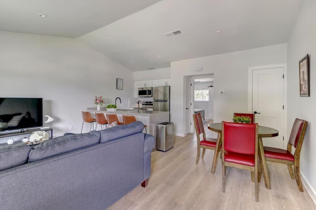 Photo of Livingroom in Barton Hills