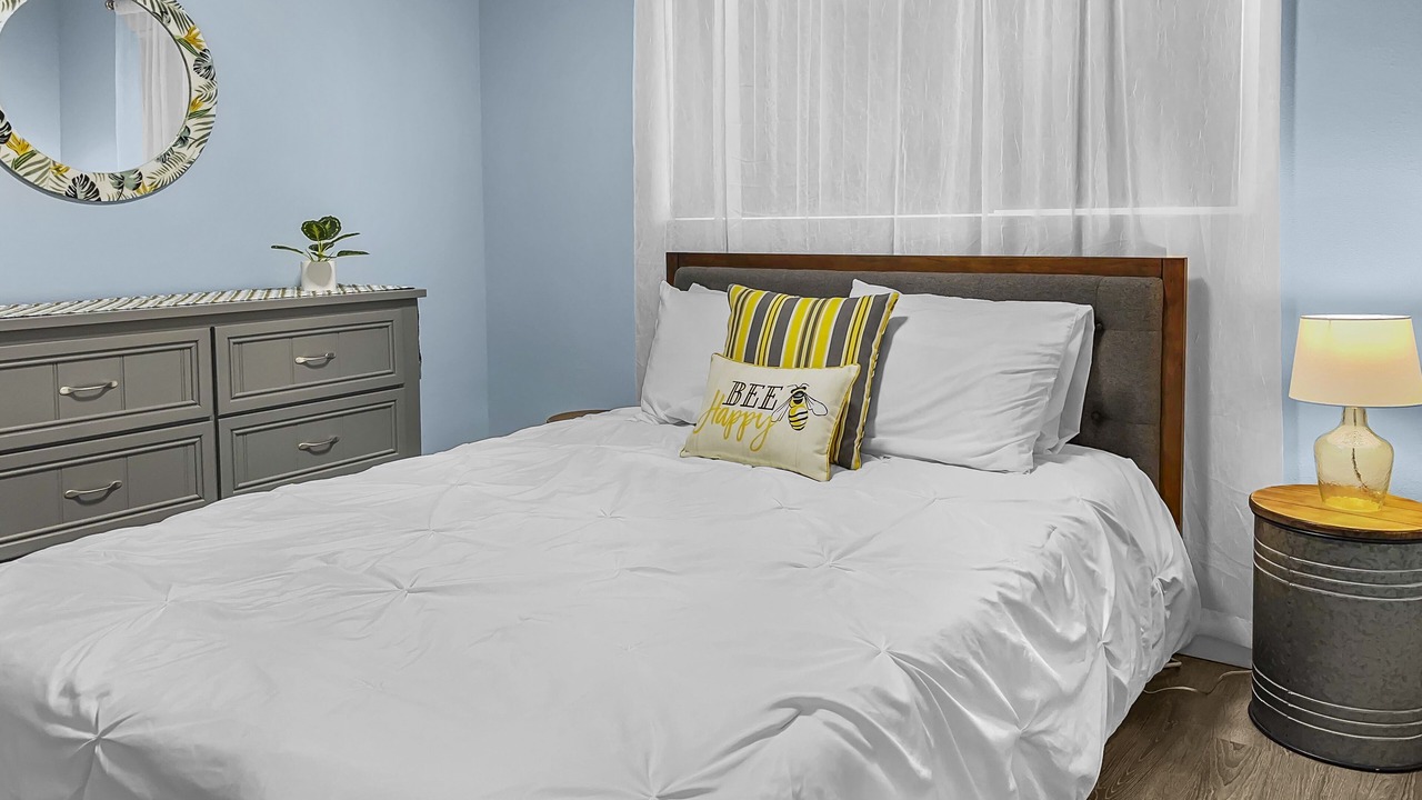 Photo of Bedroom in Gulf Gate Estates